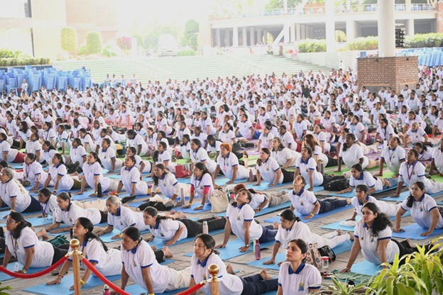 6K Perform Bhujangasana, Set Asia Record