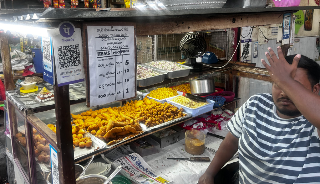 Hotels, Roadside Eateries Raise Charges After Commercial LPG Price Goes Up
