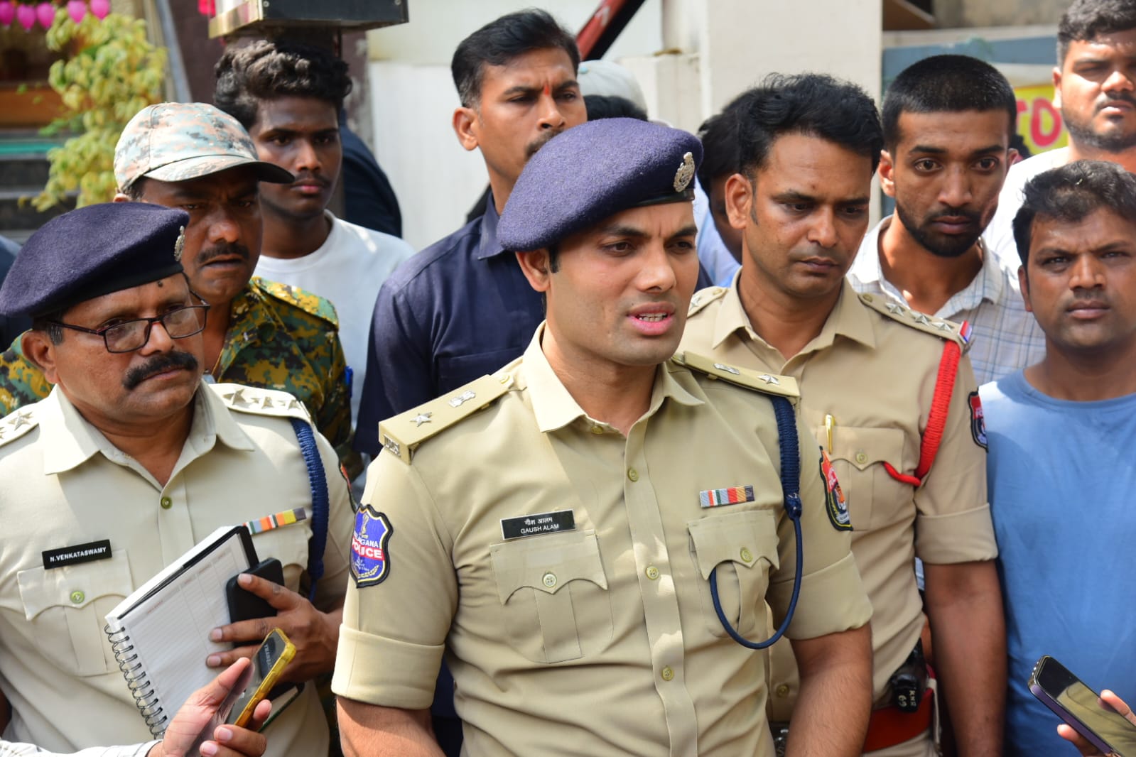Gold Shop Robbery Gang Will be Busted Soon: Karimnagar CP