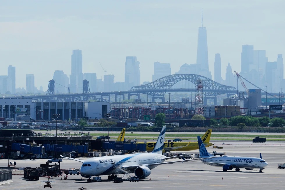 United Flight Landing in Newark Strikes Pole on New Jersey Turnpike, Damages Delivery Truck