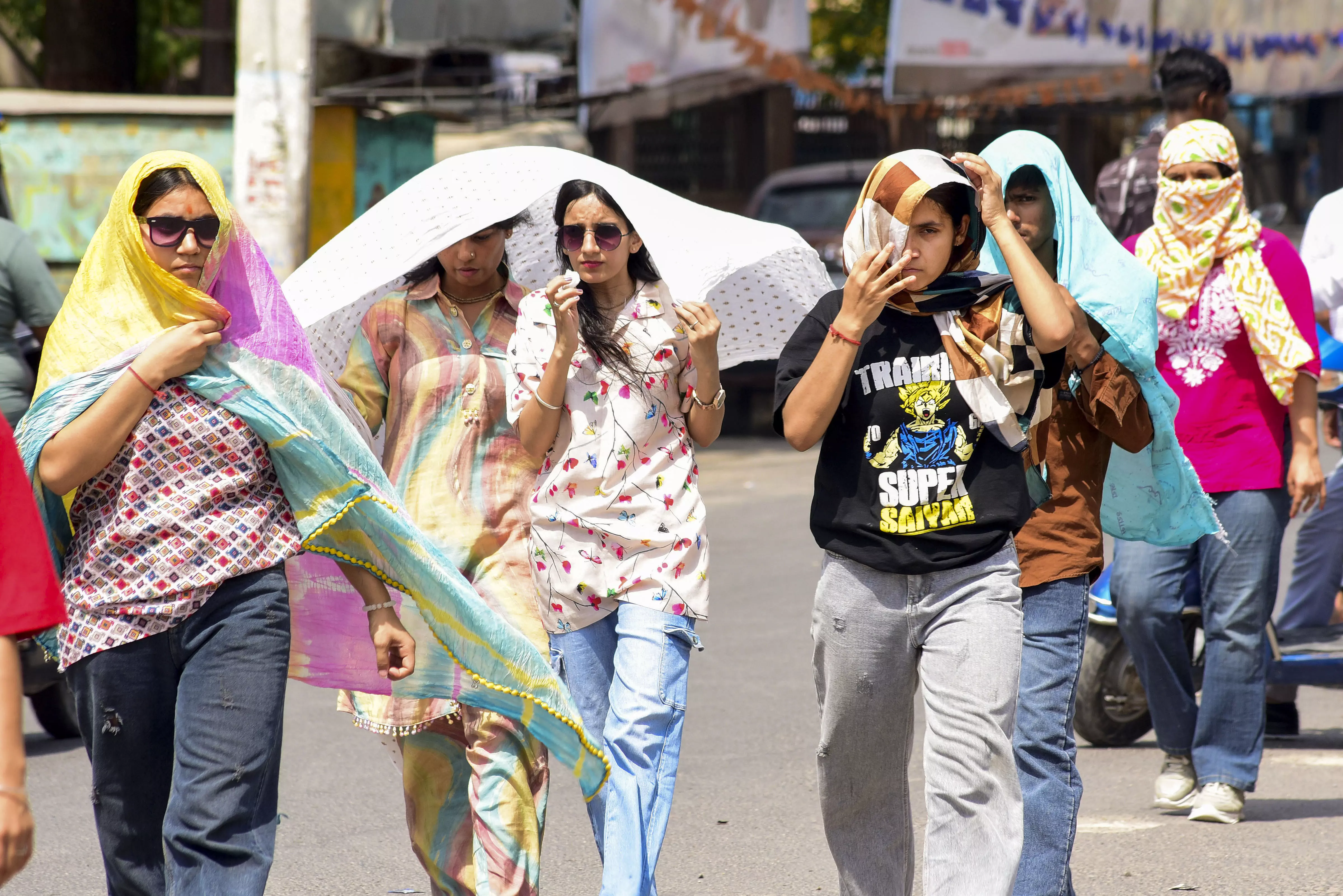 74 Mandals Reel Under Severe Heat Wave Across 16 Districts 74 Mandals Reel Under Severe Heat Wave Across 16 Districts