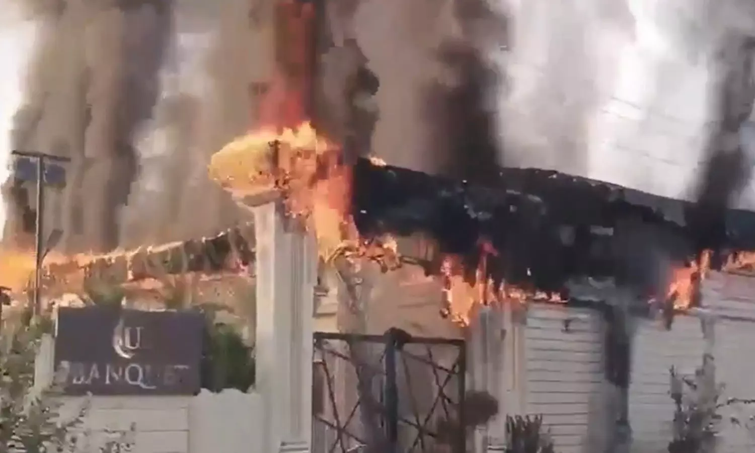 Major Fire At Pista House Banquet Hall In Mahabubnagar
