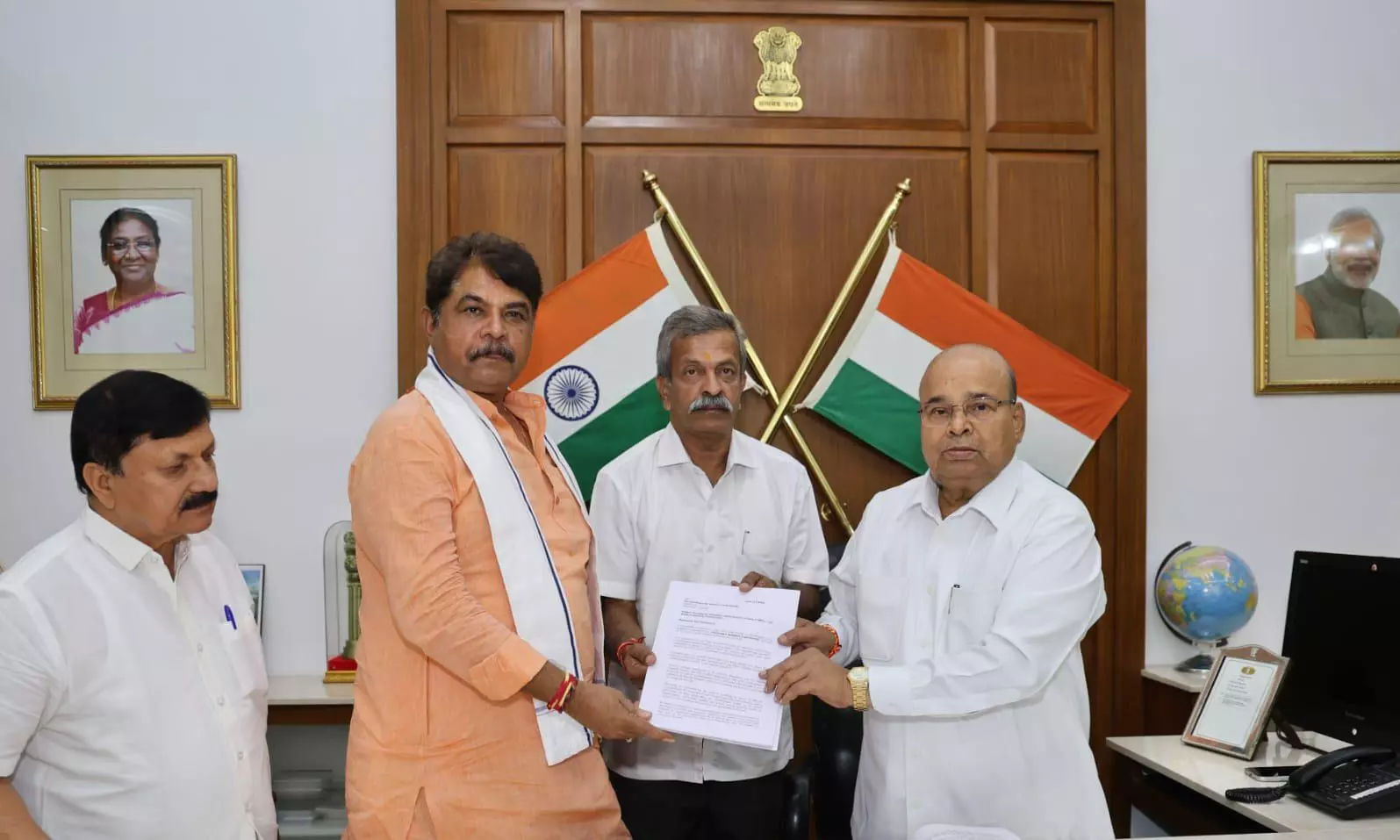 BJP Urges Governor To Administer Oath As CM Alleges “Vote Dacoity” BJP Urges Governor To Administer Oath As CM Alleges “Vote Dacoity”