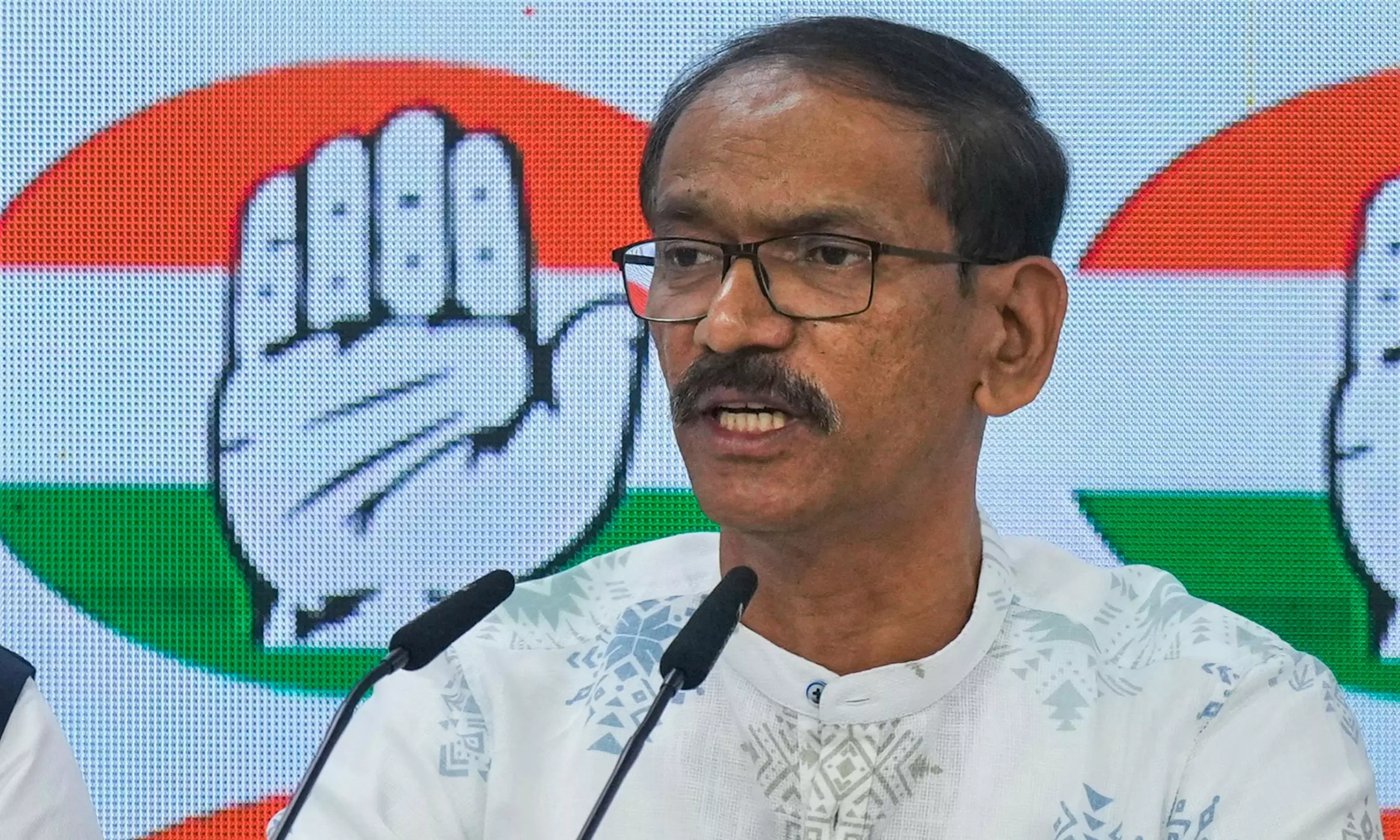 Congress To Support Vijay, But No Communal Forces Should be in Alliance Congress To Support Vijay, But No Communal Forces Should be in Alliance