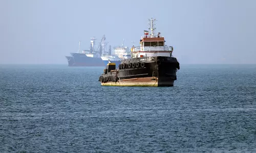 Trump Pauses Effort to Escort Ships in Hormuz, Citing Talks Progress
