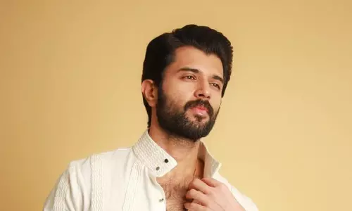 Vijay Deverakonda Makes Fan Emotional at TG20 Cricket League Grand Finale Vijay Deverakonda Makes Fan Emotional at TG20 Cricket League Grand Finale