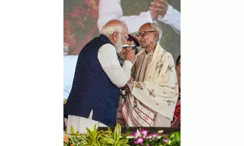 Modi Touches Feet Of 98-year-old BJP Veteran At Swearing-in Of Partys First Govt In Bengal