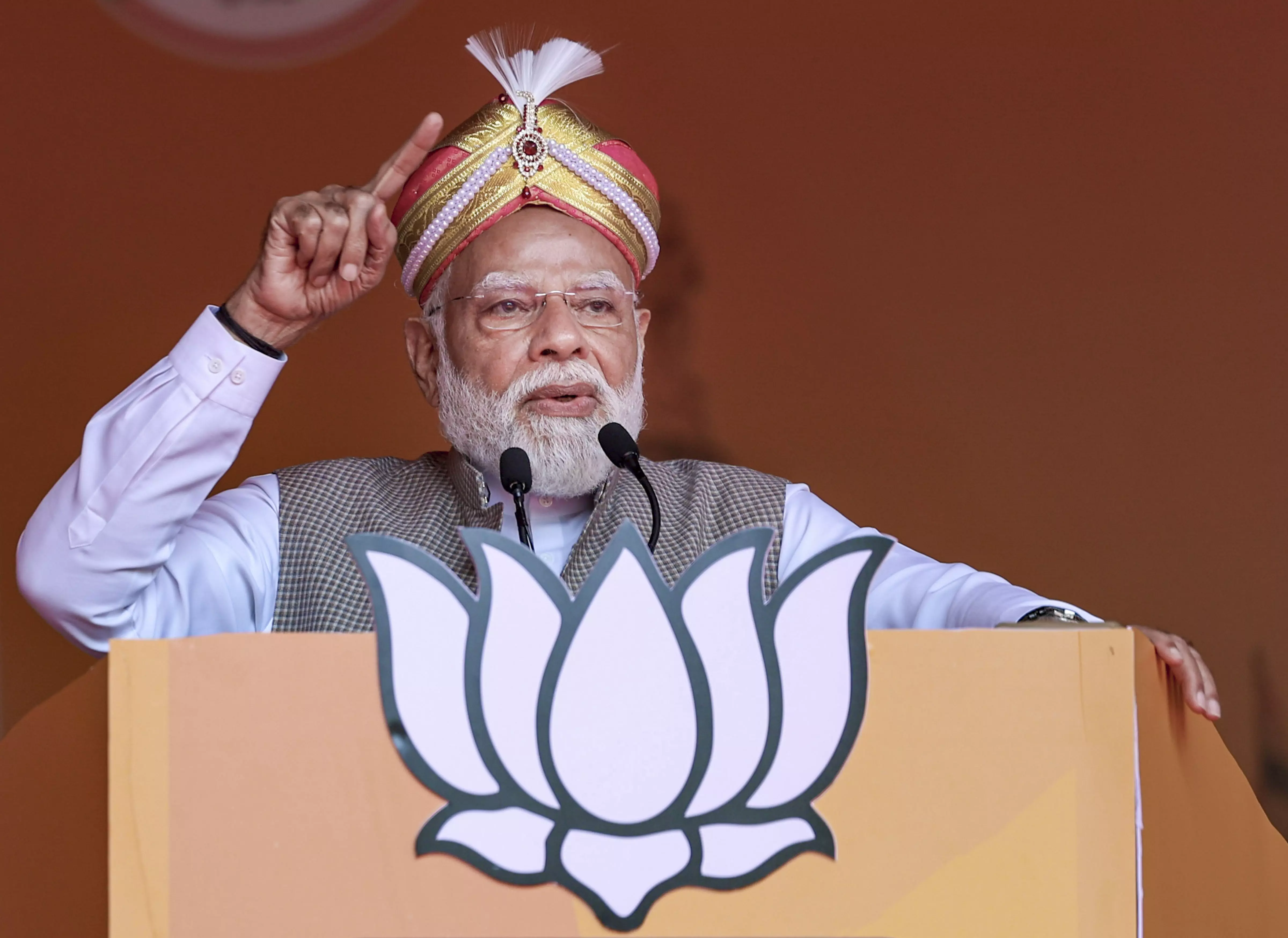 Modi Attacks Congress, Says It is Known for Betraying People Modi Attacks Congress, Says It is Known for Betraying People