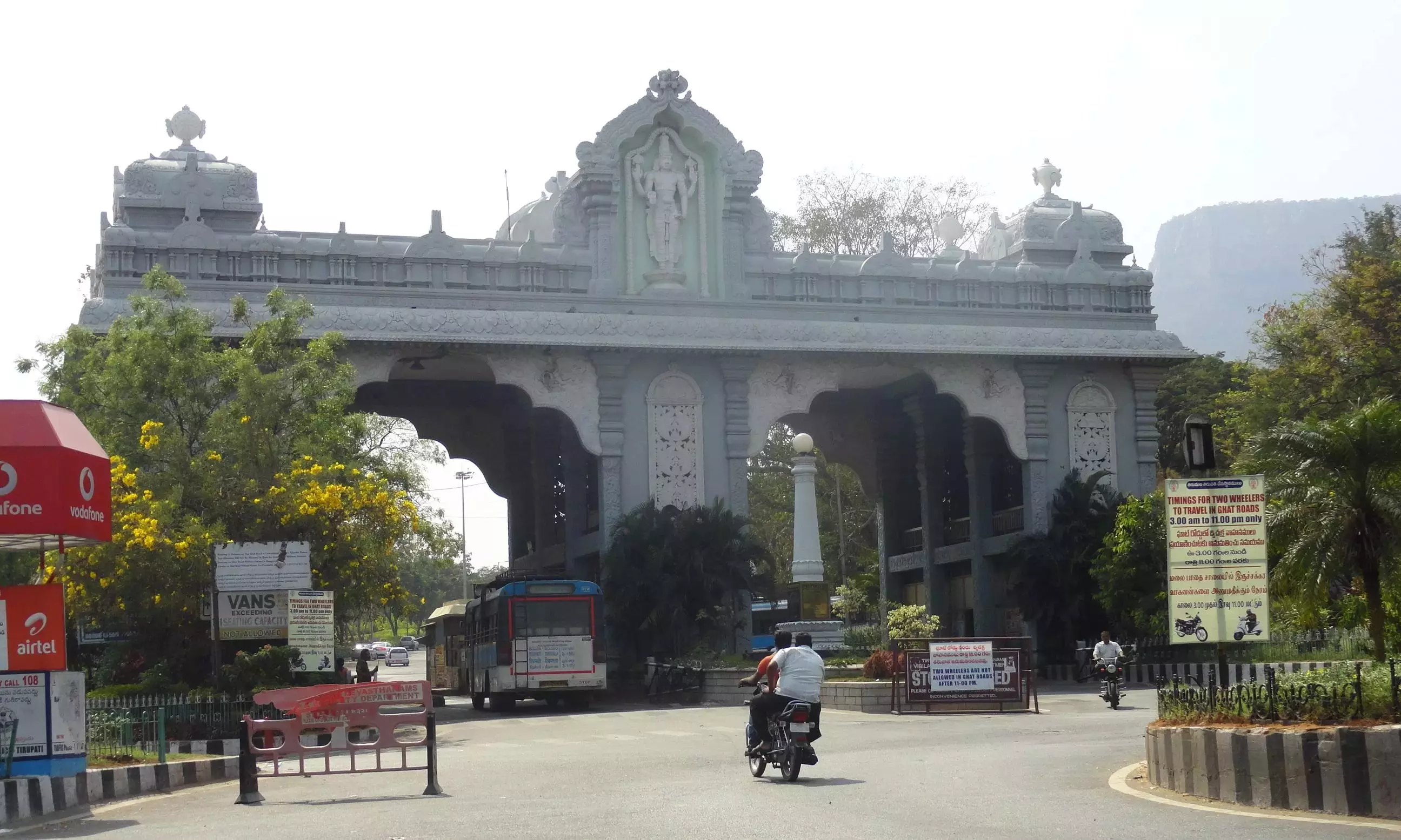 TTD Planning Dedicated Bus Lanes at Alipiri To Ease Tirumala Traffic Rush TTD Planning Dedicated Bus Lanes at Alipiri To Ease Tirumala Traffic Rush