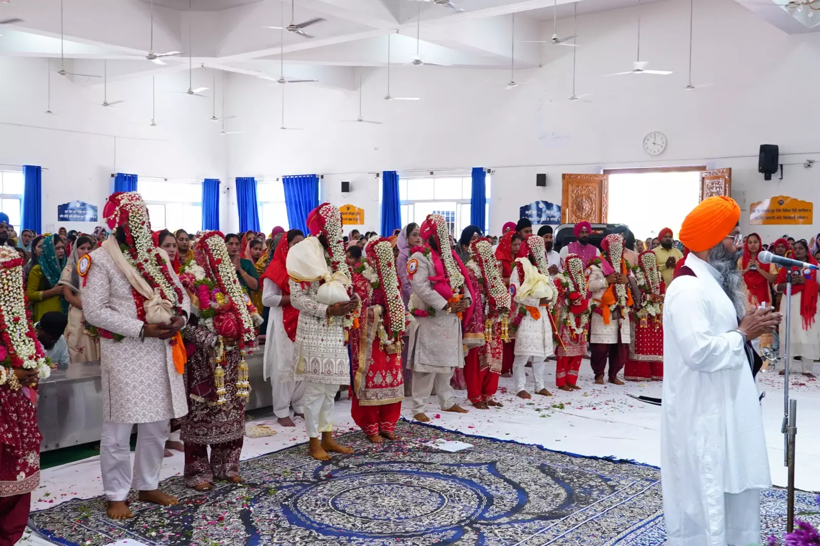 Six Sikh Couples Marry at Mass Wedding Ceremony in Hyderabad Six Sikh Couples Marry at Mass Wedding Ceremony in Hyderabad