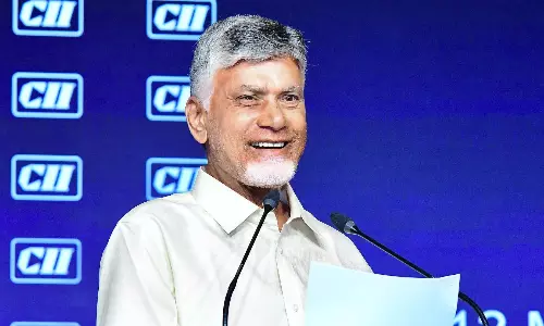 Naidu Invites Industrialists to Invest in AP Naidu Invites Industrialists to Invest in AP