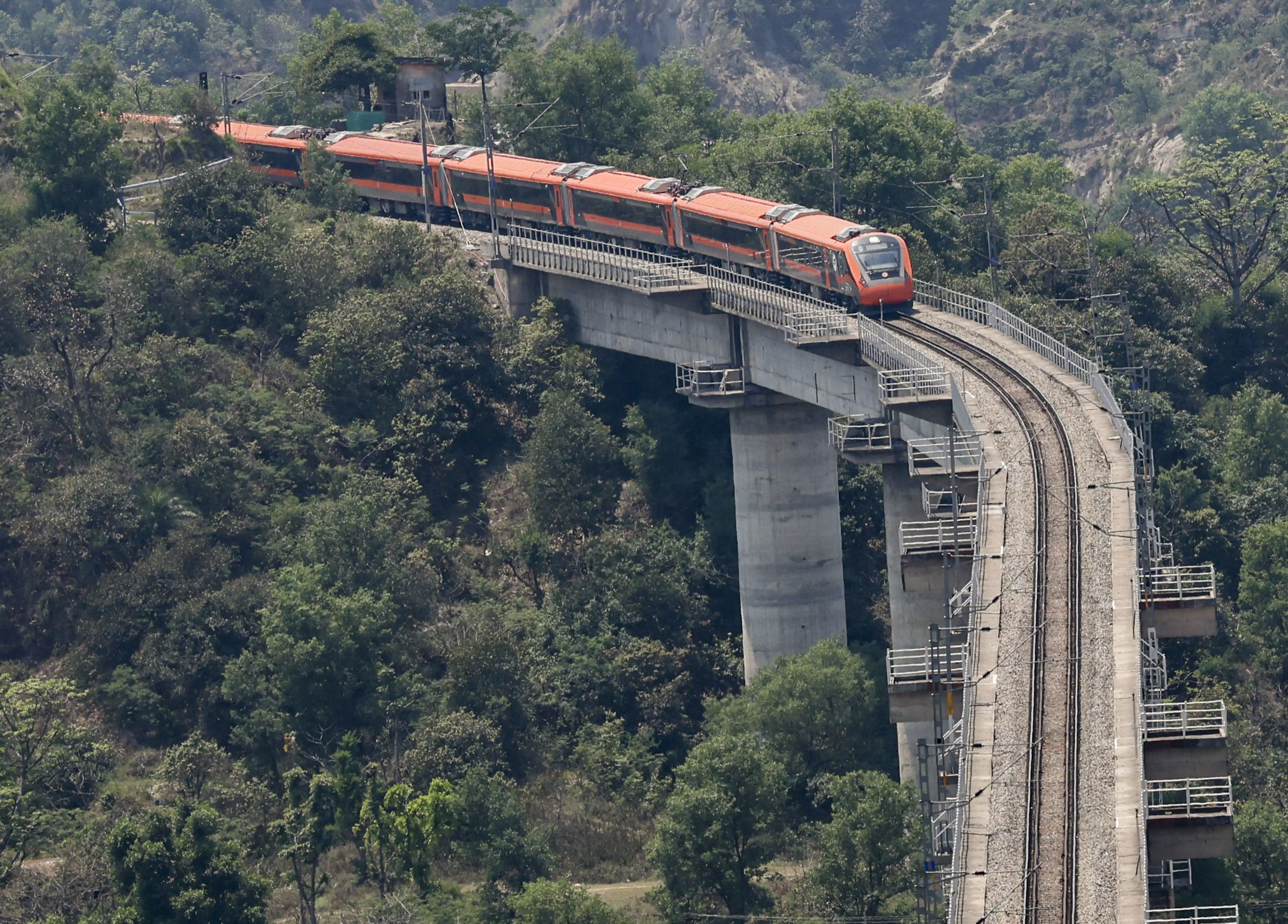 High Demand Greets Extended Jammu–Srinagar Vande Bharat Service High Demand Greets Extended Jammu–Srinagar Vande Bharat Service