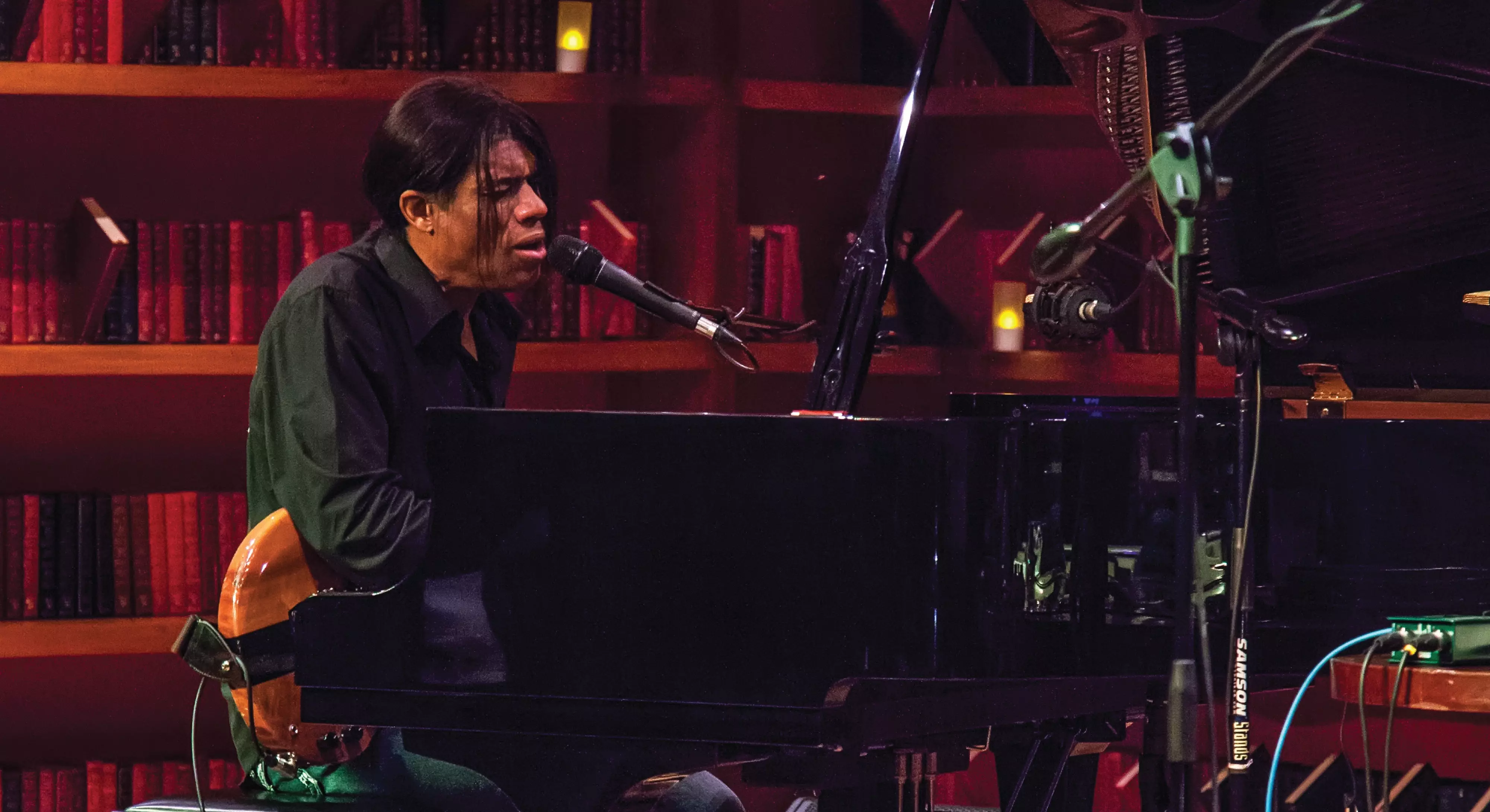 Stanley Jordan: Jazz Brings You Into the Moment