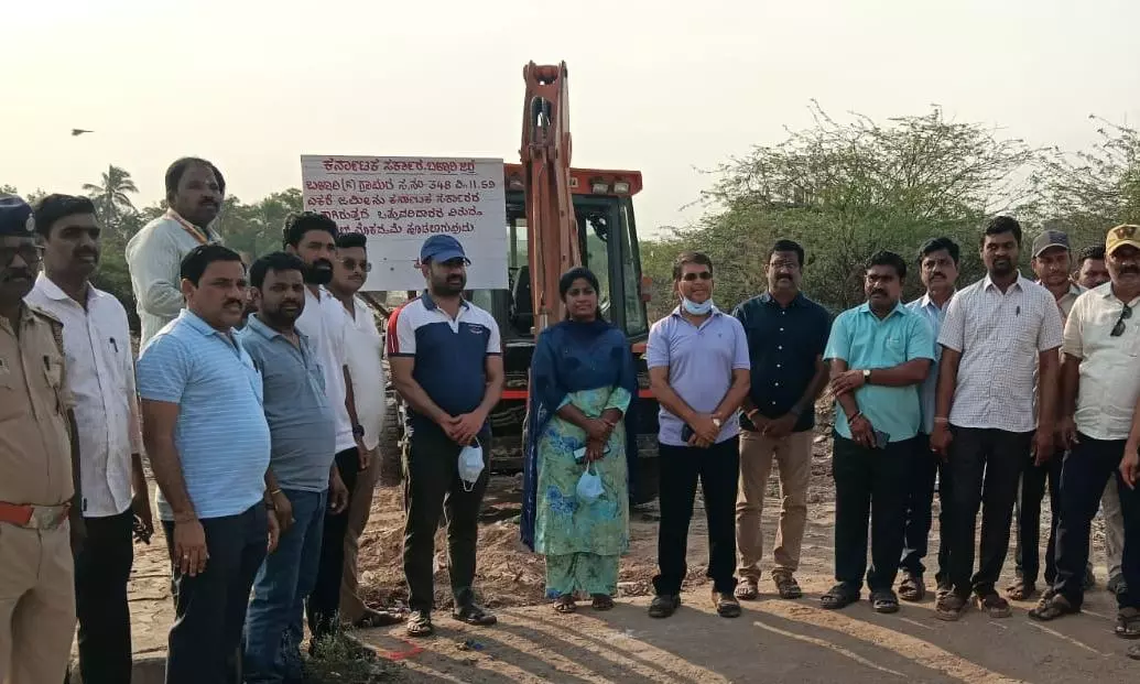 District Authorities Clear And Demarcate 11.59 Acres Of Government Land In Ballari District Authorities Clear And Demarcate 11.59 Acres Of Government Land In Ballari
