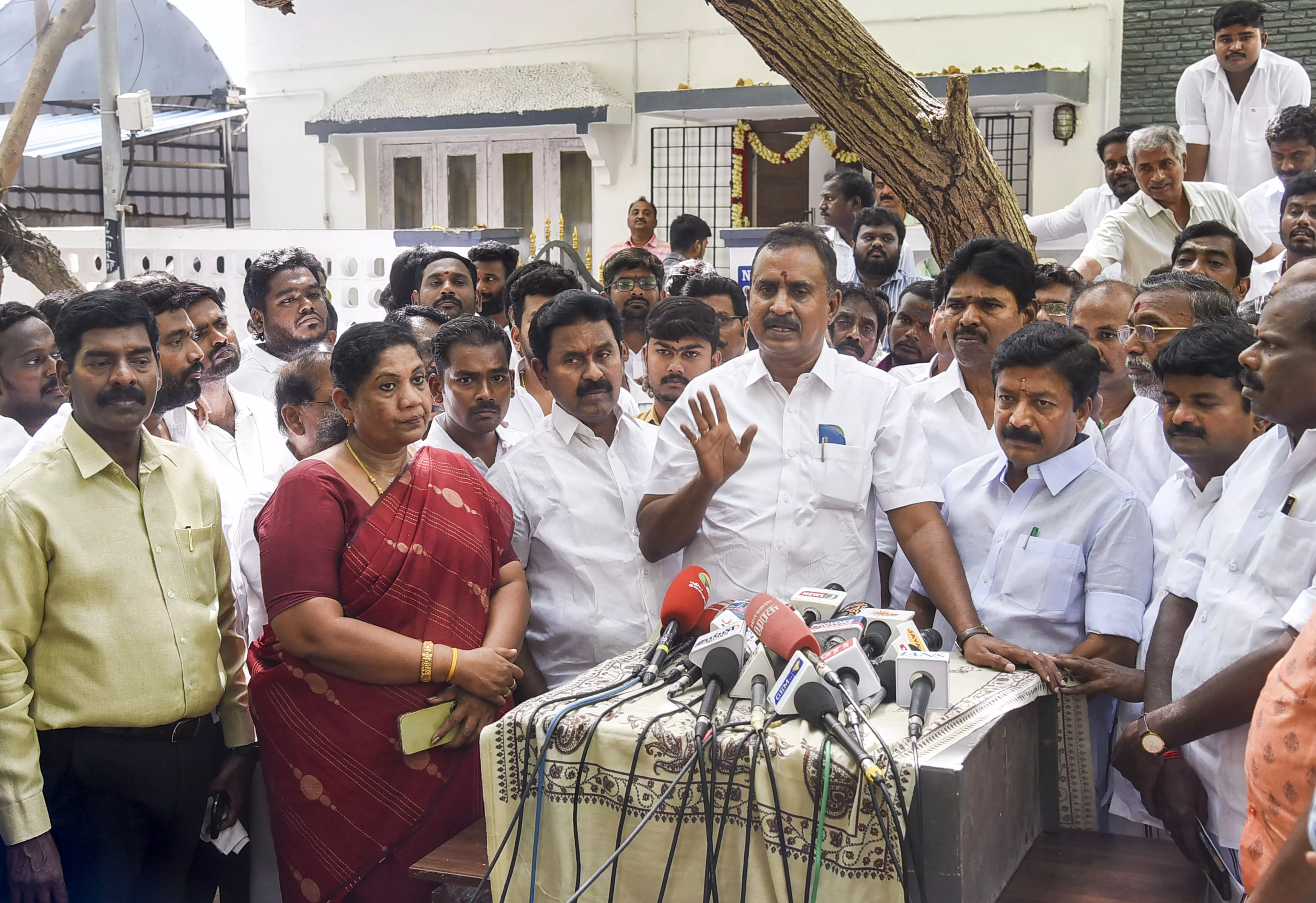 AIADMK Rift Widens After Floor Test Cross-Voting; EPS, Rebels Huddle Separately AIADMK Rift Widens After Floor Test Cross-Voting; EPS, Rebels Huddle Separately