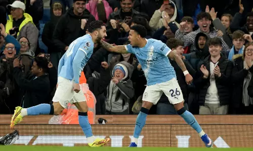 Man City Keeps Pressure on Arsenal with 3-0 Win Against Crystal Palace Man City Keeps Pressure on Arsenal with 3-0 Win Against Crystal Palace