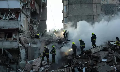 Russia Hits Kyiv with Drones and Ballistic Missiles, Injuring Four Russia Hits Kyiv with Drones and Ballistic Missiles, Injuring Four