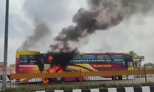 Omnibus Catches Fire On Flyover Near Vellore Omnibus Catches Fire On Flyover Near Vellore