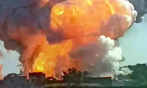 MP: 3 Killed, 23 Injured In Explosion In Firecracker Factory, Probe Ordered MP: 3 Killed, 23 Injured In Explosion In Firecracker Factory, Probe Ordered