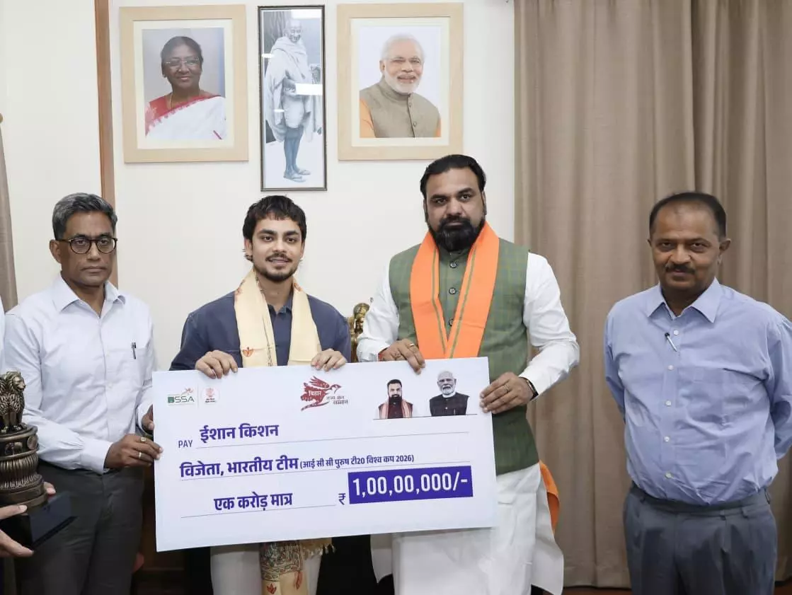 Bihar CM Hands Over ₹1 Cr Cheque To Cricketer Ishan Kishan For T20 World Cup Heroics Bihar CM Hands Over ₹1 Cr Cheque To Cricketer Ishan Kishan For T20 World Cup Heroics