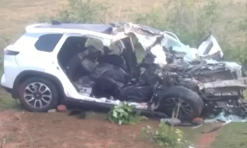2 Engineering Students Killed, 5 Injured In SUV-Truck Collision On Bhubaneswar Outskirts 2 Engineering Students Killed, 5 Injured In SUV-Truck Collision On Bhubaneswar Outskirts