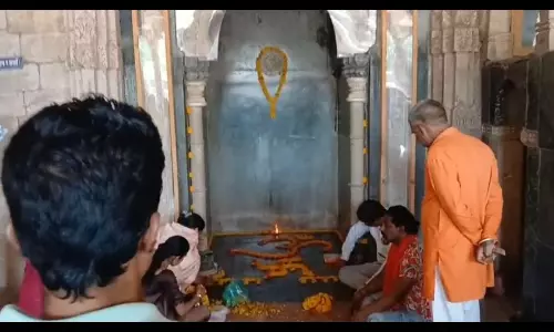 MP High Court Designates Bhojshala As Vagdevi Temple; Hindu Devotees Flock To Site Amid Tight Security MP High Court Designates Bhojshala As Vagdevi Temple; Hindu Devotees Flock To Site Amid Tight Security