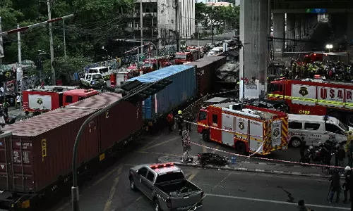 Cargo Train Hits Bus in Bangkok, 8 Killed Cargo Train Hits Bus in Bangkok, 8 Killed