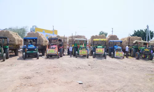 Peddapalli Farmers Donate 65 Tractor Loads Of Dry Grass To Temple Goshala Peddapalli Farmers Donate 65 Tractor Loads Of Dry Grass To Temple Goshala