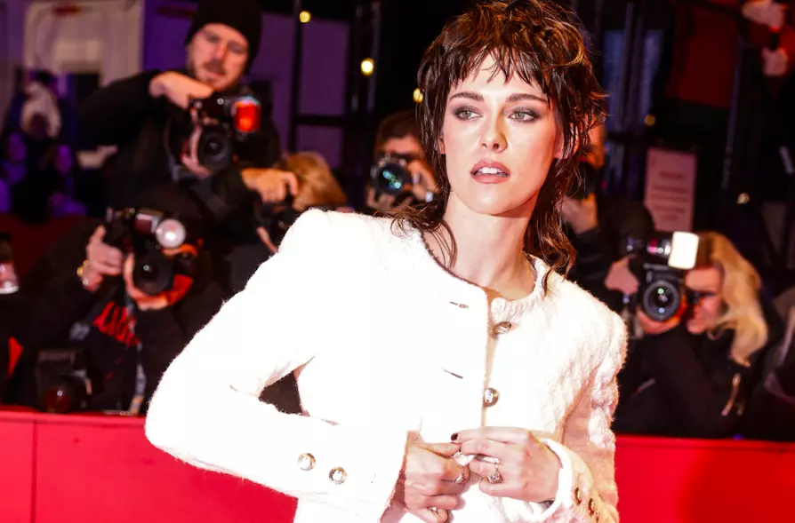 Kristen Stewart Says She Is So Sick of the Hollywood Studio System Kristen Stewart Says She Is So Sick of the Hollywood Studio System