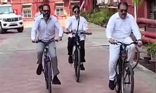 High Court Of Orissa Judges Cycle To Court Amid Fuel Crisis, Send Message On Conservation High Court Of Orissa Judges Cycle To Court Amid Fuel Crisis, Send Message On Conservation