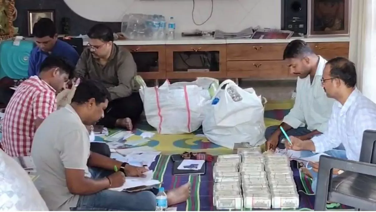 Huge Cash Seized in ACB Raids at Hyderabad Water Board GM’s House Huge Cash Seized in ACB Raids at Hyderabad Water Board GM’s House