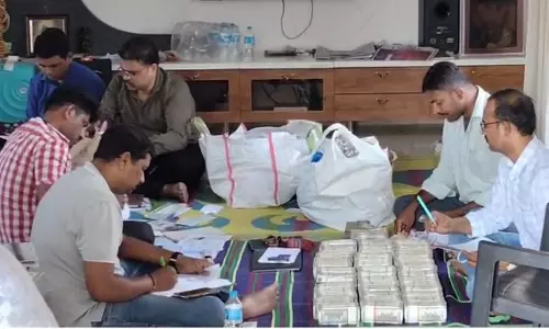 Huge Cash Seized in ACB Raids at Hyderabad Water Board GM’s House Huge Cash Seized in ACB Raids at Hyderabad Water Board GM’s House