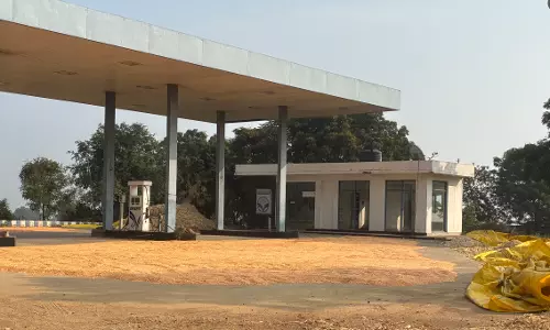 Fuel Outlets On Andhra-Karnataka Border Witnessing Low Sales