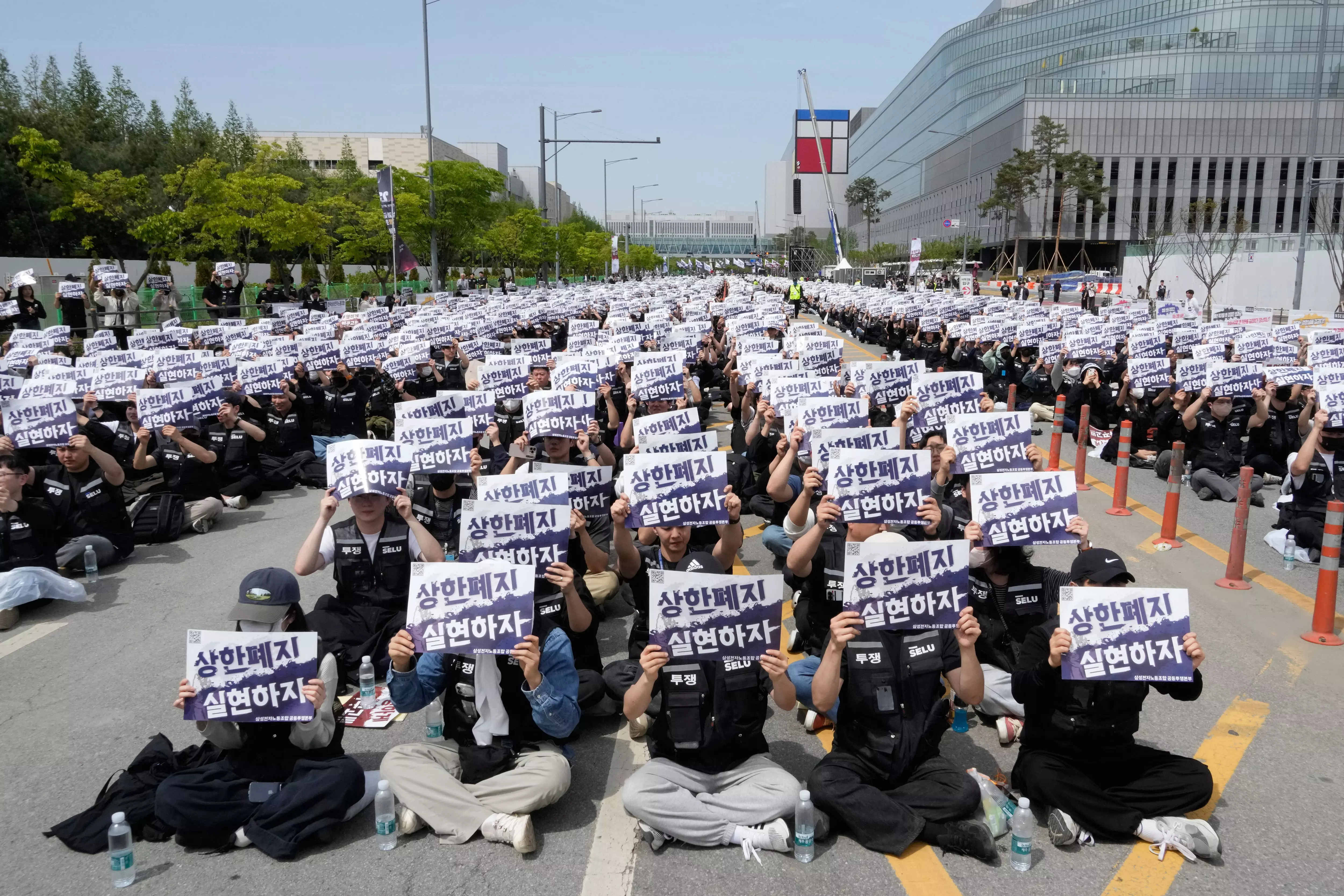 Failed Wage Negotiations Raise Fears of Strike at Samsung Electronics Failed Wage Negotiations Raise Fears of Strike at Samsung Electronics