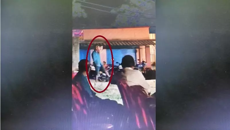 Youth Allegedly Threatens Villagers With Axe During Anti-Liquor Protest In Odisha Youth Allegedly Threatens Villagers With Axe During Anti-Liquor Protest In Odisha