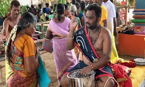 TN Temple ‘Gives Out’ Money to Devotees, Goes Viral TN Temple ‘Gives Out’ Money to Devotees, Goes Viral