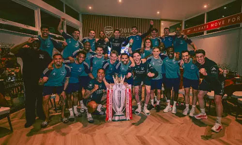 Arsenal Players in Dawn Celebrations After Winning Premier League Arsenal Players in Dawn Celebrations After Winning Premier League