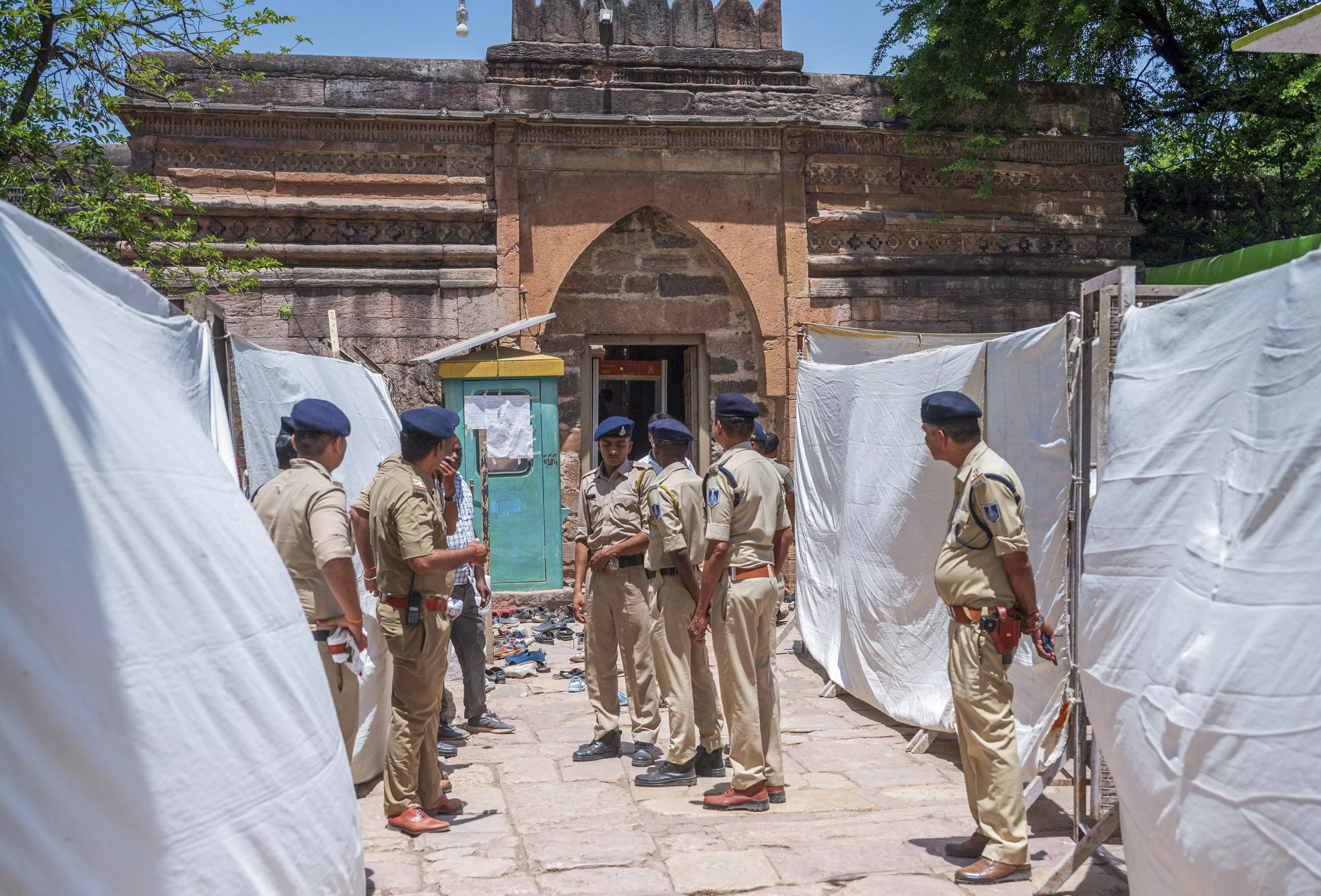 Hindu Petitioners Seek Free Entry for Devotees at Bhojshala in MP Hindu Petitioners Seek Free Entry for Devotees at Bhojshala in MP