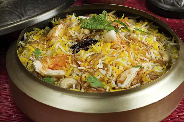Family Finds Plastic In Biryani At Restaurant Family Finds Plastic In Biryani At Restaurant