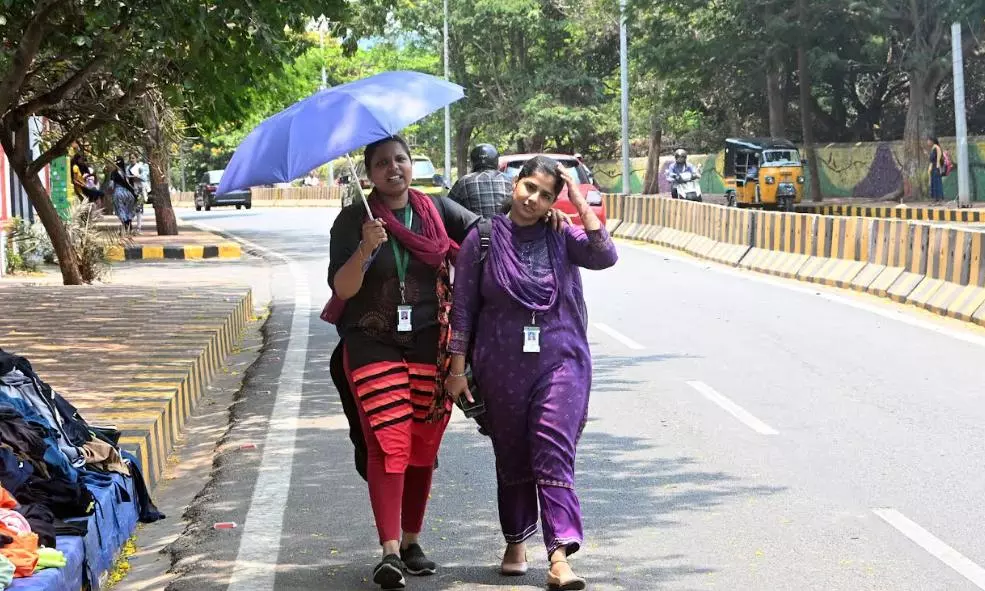 Mercury Over 43ºC for First Time in Hyderabad Mercury Over 43ºC for First Time in Hyderabad
