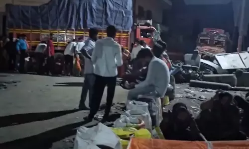 People Wait on the Streets for LPG Cylinders for Days