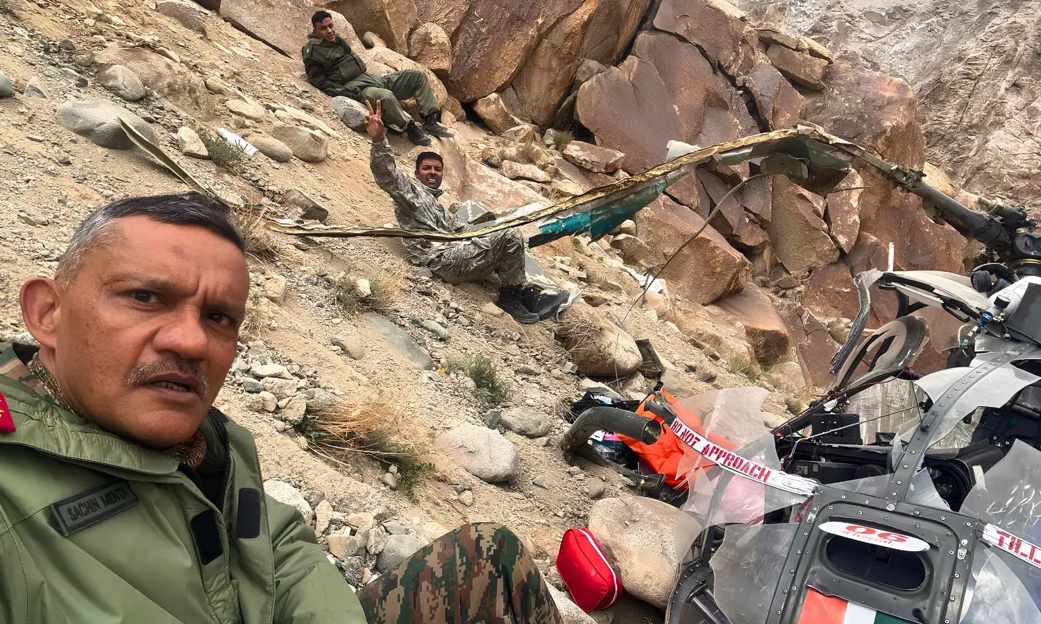 Indian Army Officers Escape Helicopter Crash in Leh, Selfie Goes Viral Indian Army Officers Escape Helicopter Crash in Leh, Selfie Goes Viral