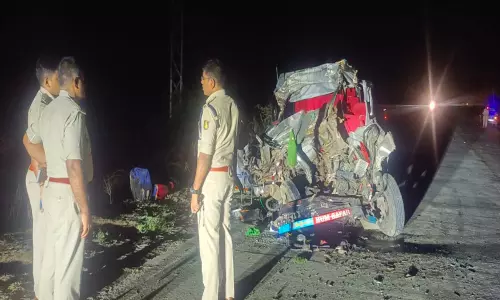 Five People Killed as Cruiser Vehicle, Lorry Collide in Kalaburagi District Five People Killed as Cruiser Vehicle, Lorry Collide in Kalaburagi District
