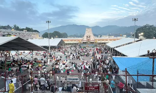 Heavy Rush Continues At Tirumala, Devotees Wait Up To 18 Hours Heavy Rush Continues At Tirumala, Devotees Wait Up To 18 Hours