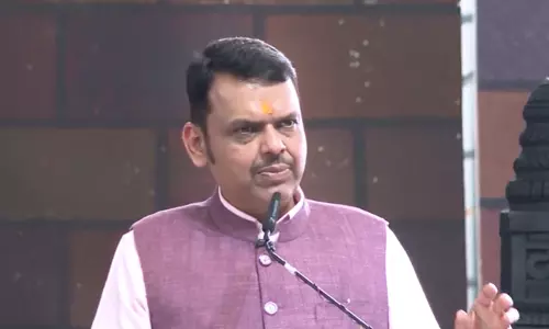 Fadnavis Warns Against Black Marketing of Fuel Fadnavis Warns Against Black Marketing of Fuel
