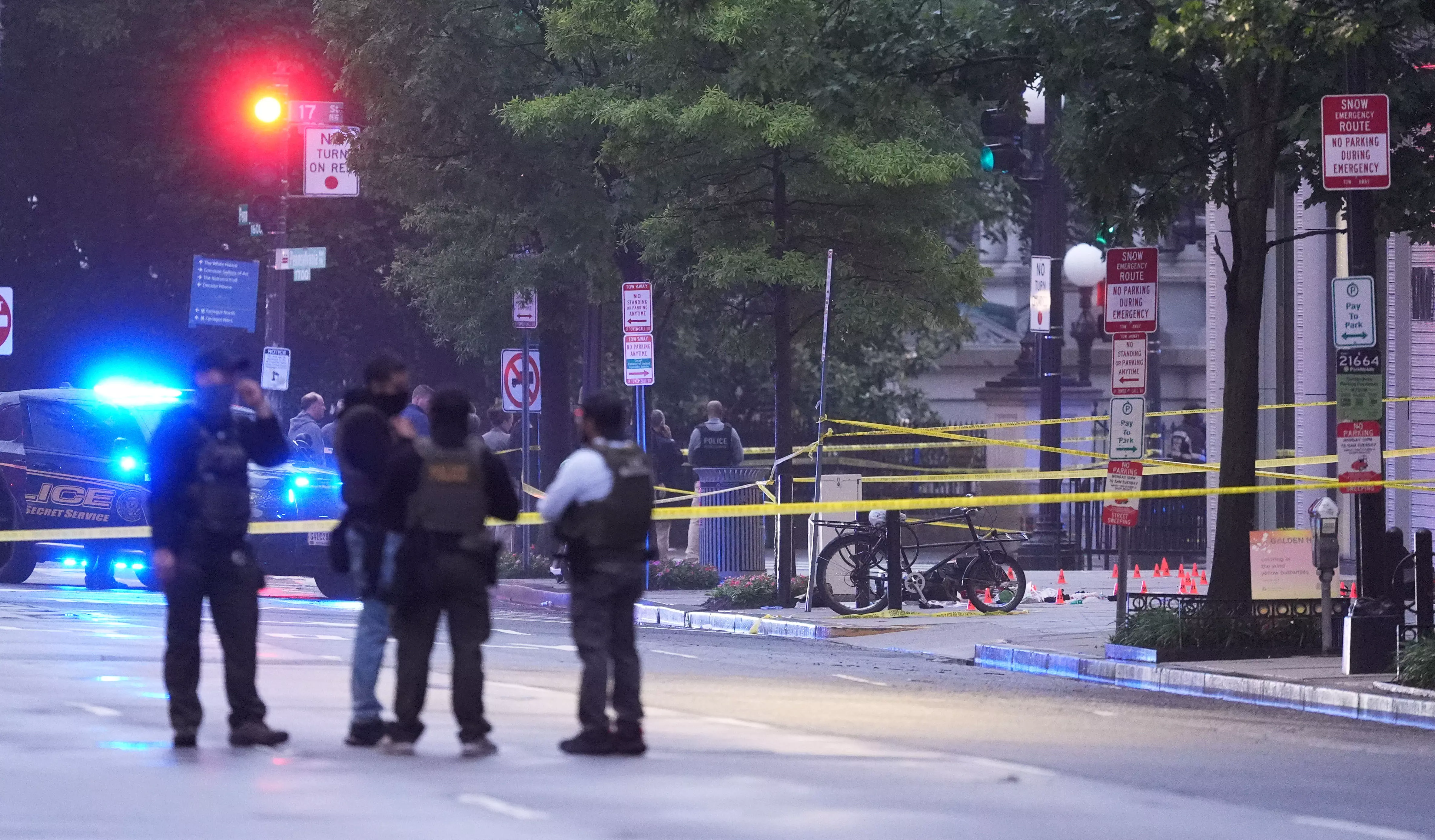 Armed Suspect Shot Dead Near White House Checkpoint Armed Suspect Shot Dead Near White House Checkpoint