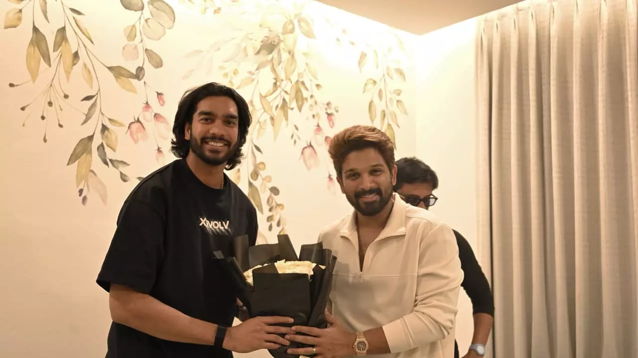 Allu Arjun–Venkatesh Iyer Bonding Moment Wins Hearts Online Allu Arjun–Venkatesh Iyer Bonding Moment Wins Hearts Online