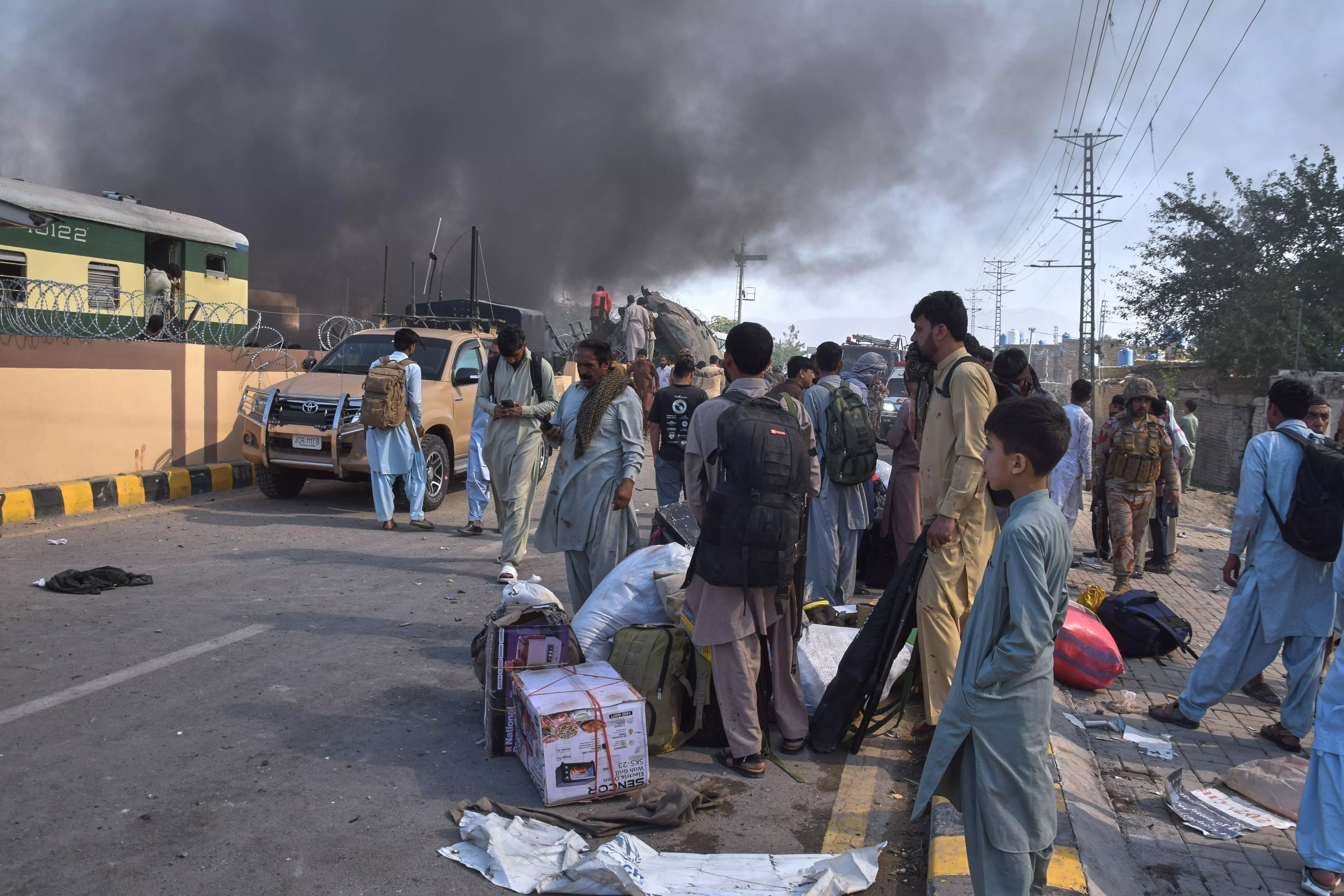 24 Killed in Blast Near Railway Track in Pakistan’s Quetta 24 Killed in Blast Near Railway Track in Pakistan’s Quetta