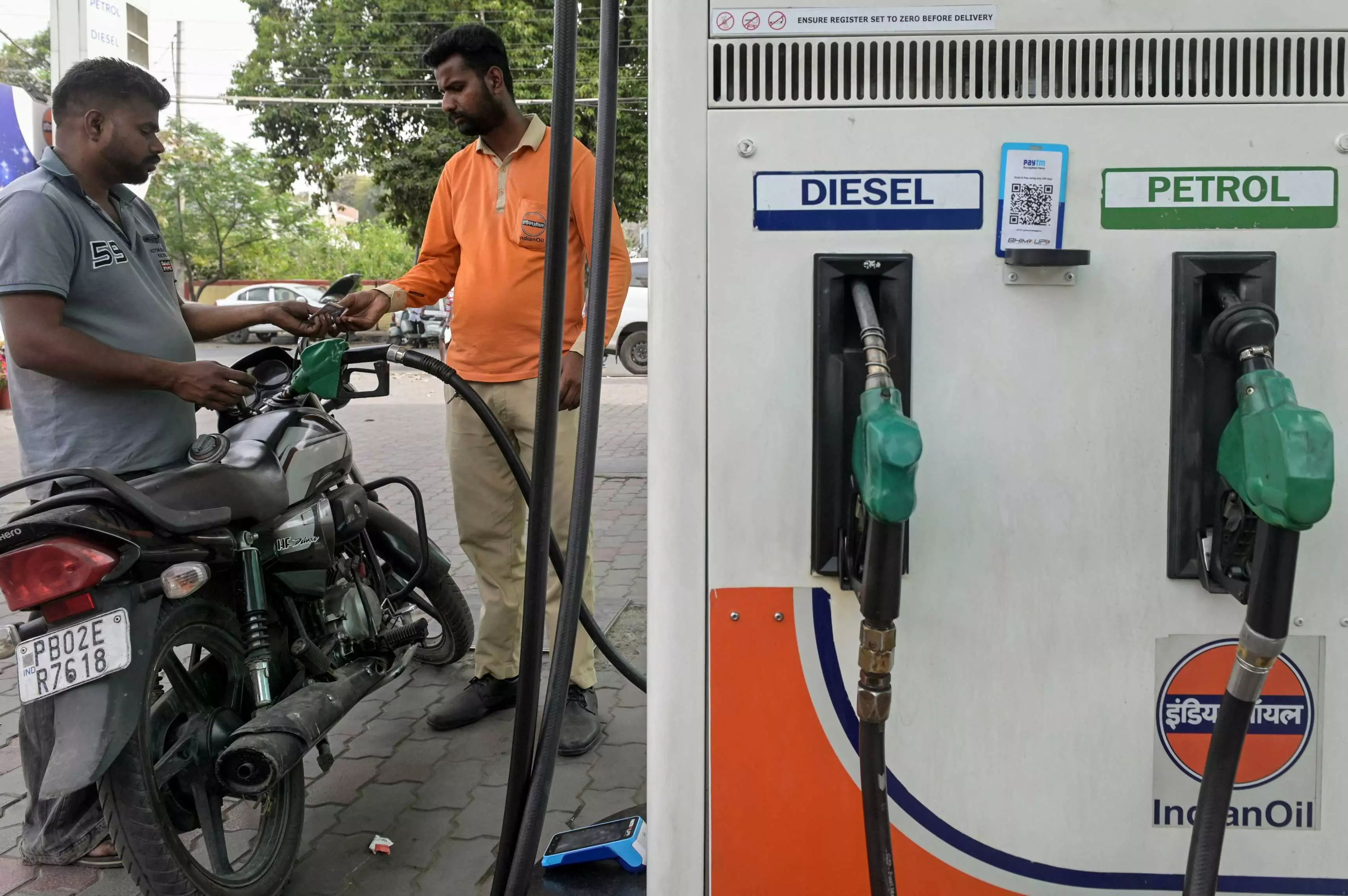 Fuel Prices Surge Again; Petrol Crosses ₹117 in AP, ₹115 in Hyderabad Fuel Prices Surge Again; Petrol Crosses ₹117 in AP, ₹115 in Hyderabad