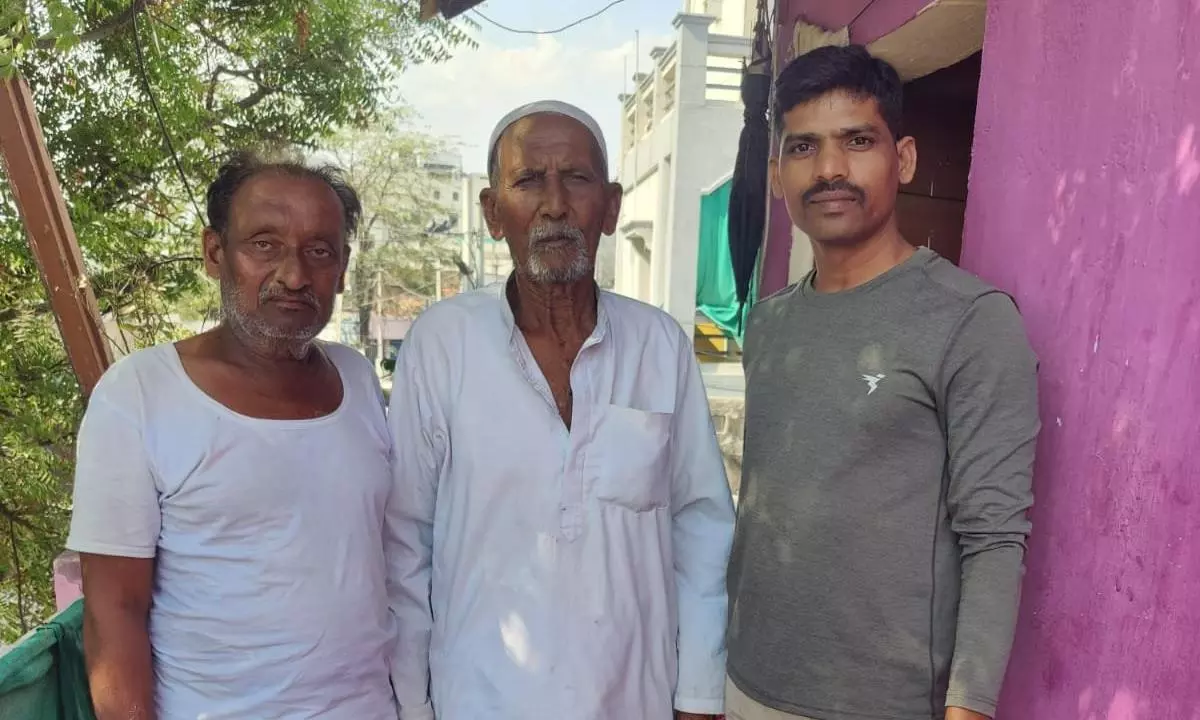 Hyderabad: Elderly Man Reunited With Family Hyderabad: Elderly Man Reunited With Family